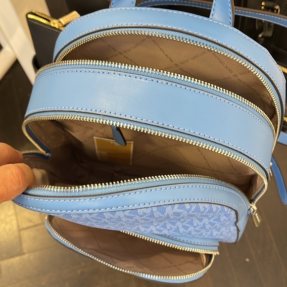 Michael Kors Jaycee Medium Signature Logo Backpack
South Pacific
NWT - Picture 7 of 16